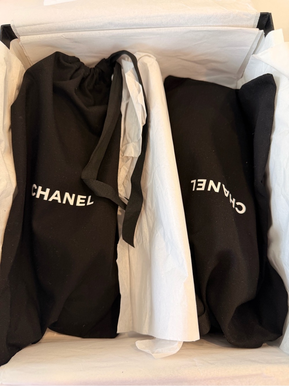 CHANEL Black Leather Ballet Flats with White CC Appliqué - Picture 5 of 9